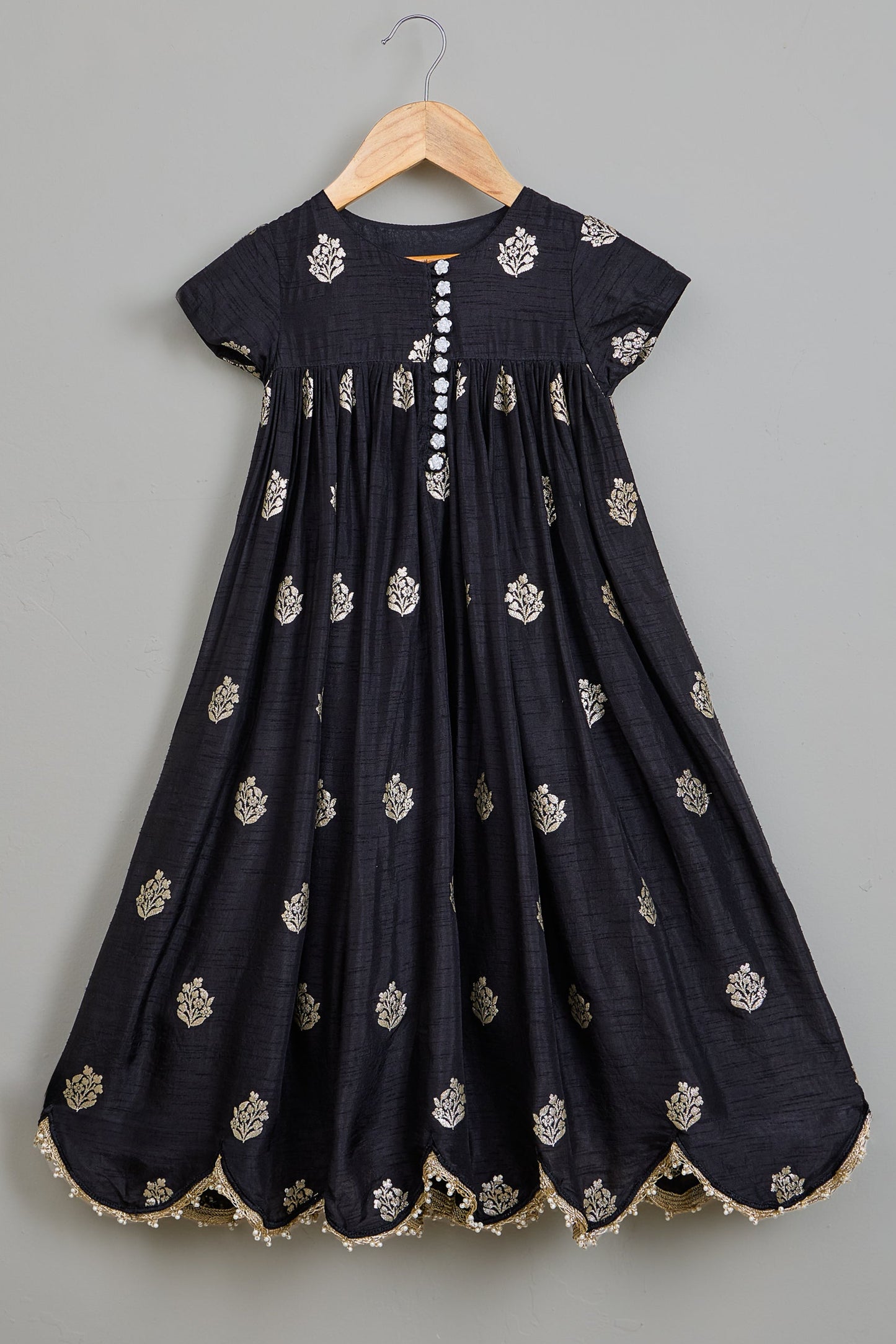 Embroidered Black Scalloped Hem Kurti
