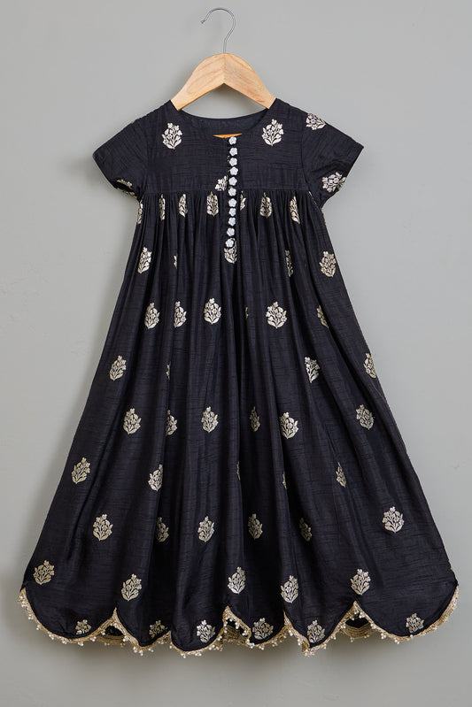 Embroidered Black Scalloped Hem Kurti