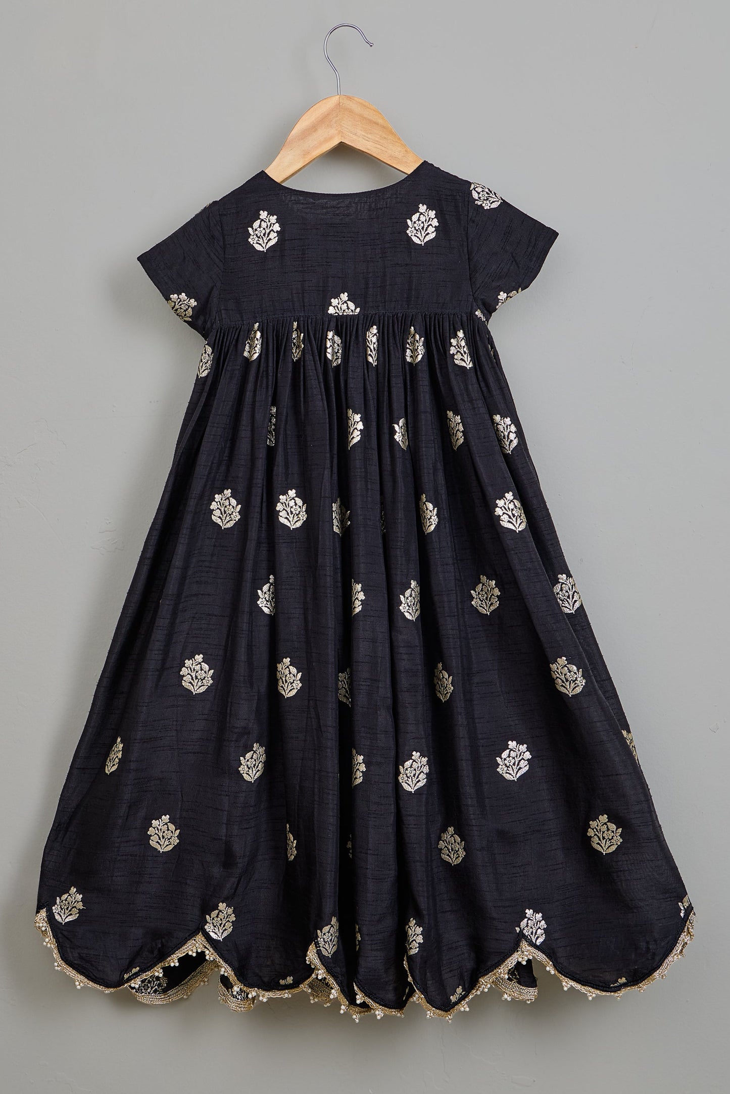 Embroidered Black Scalloped Hem Kurti