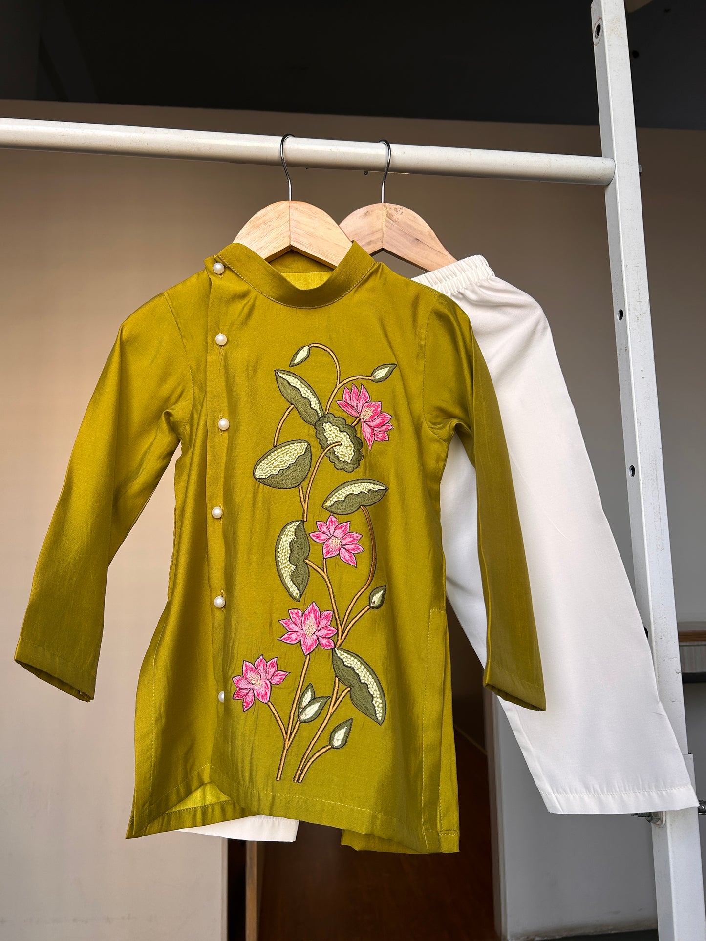 Olive Green Floral Thread Embroidery Kurta Set